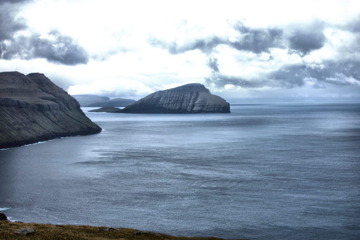 Die Fjorde der Färöer-Inseln.