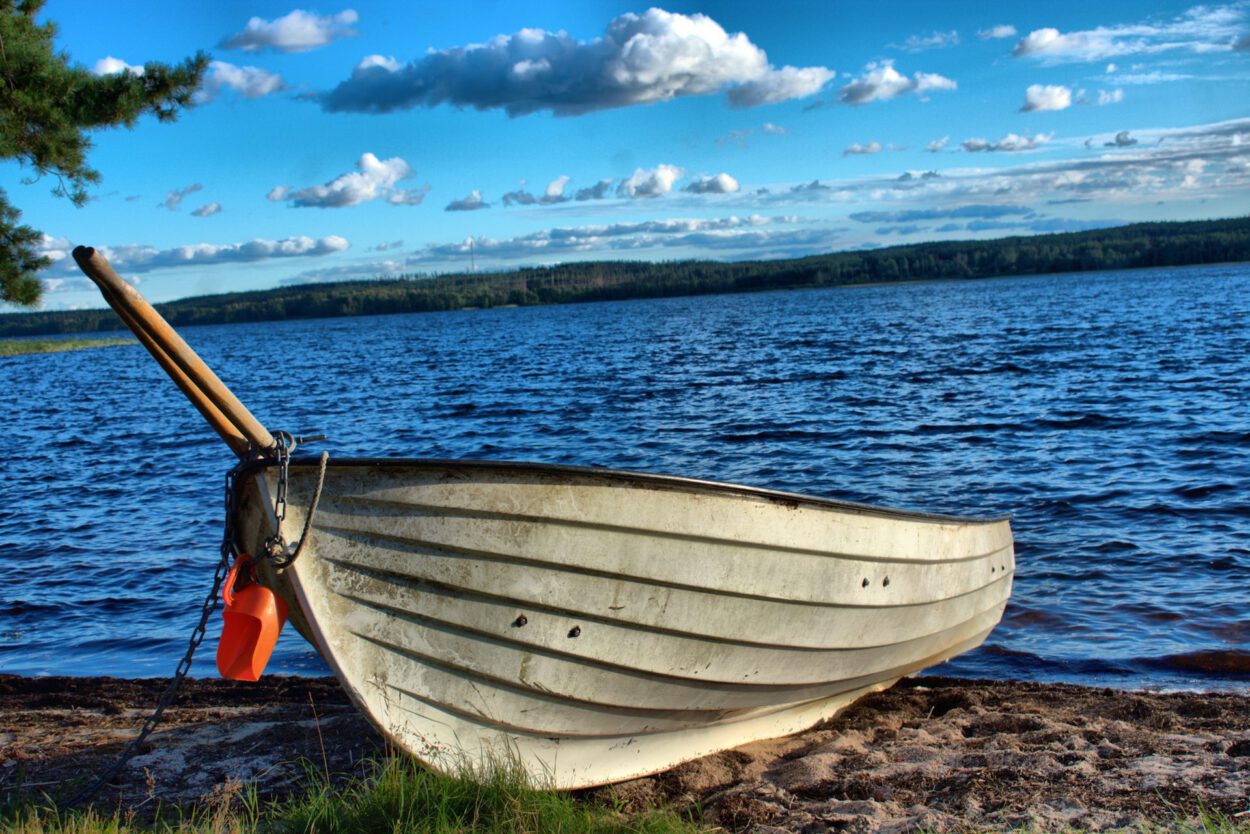 Ein Ruderboot am See