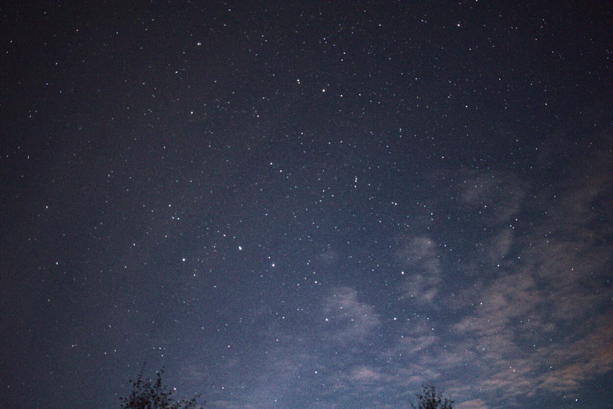 Ein Nachthimmel mit vielen Sternen.