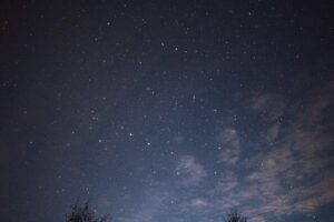 Ein Nachthimmel mit vielen Sternen.