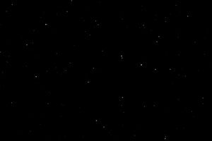 Ein schwarzer Hintergrund mit Sternen am Himmel.