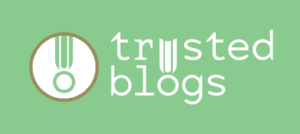 Logo vertrauenswürdiger Blogs auf grünem Hintergrund.